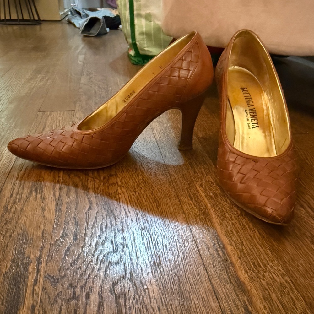 Bottega Veneta Vintage Tan Woven Heels
